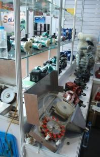 供應(yīng)日照晶霖偉業(yè)水處理帶式撇油機(jī) 工業(yè)廢水處理的可靠解決方案